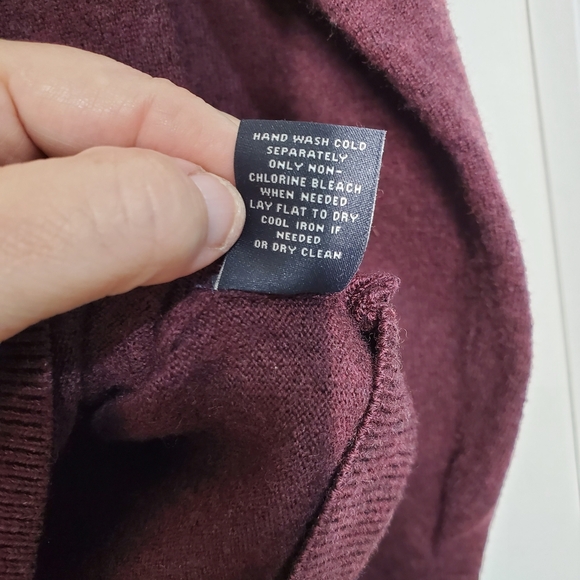 Hart Schaffner Marx Men's Merino Wool V-Neck Sweater - Used Excellent Condition - Picture 4 of 5